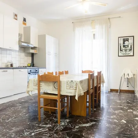 Re Lear - 4 Bedrooms דירה