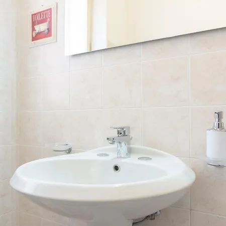 Re Lear - 4 Bedrooms *