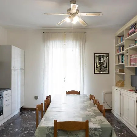 Re Lear - 4 Bedrooms Apartamento